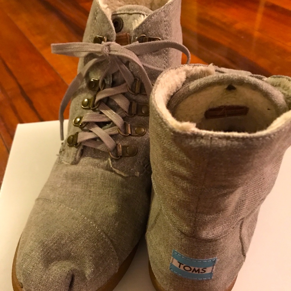 Toms Chukka Bootie Size 9.5